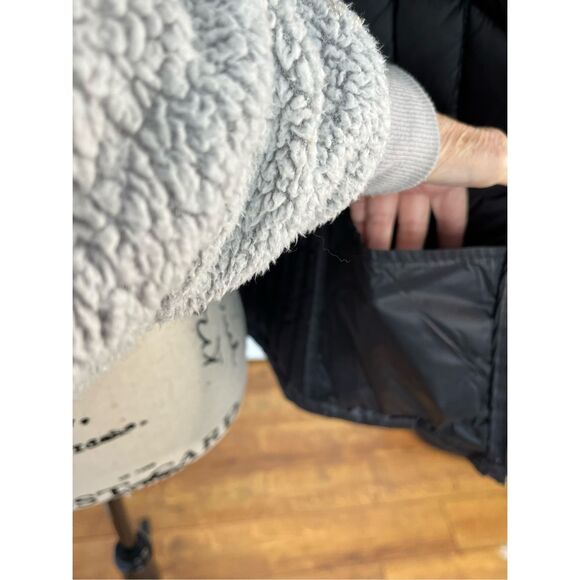 Michael Michael Kors Women’s Size M Dark Gray Puffer Vest Jacket Full Zip Gold - Picture 7 of 11